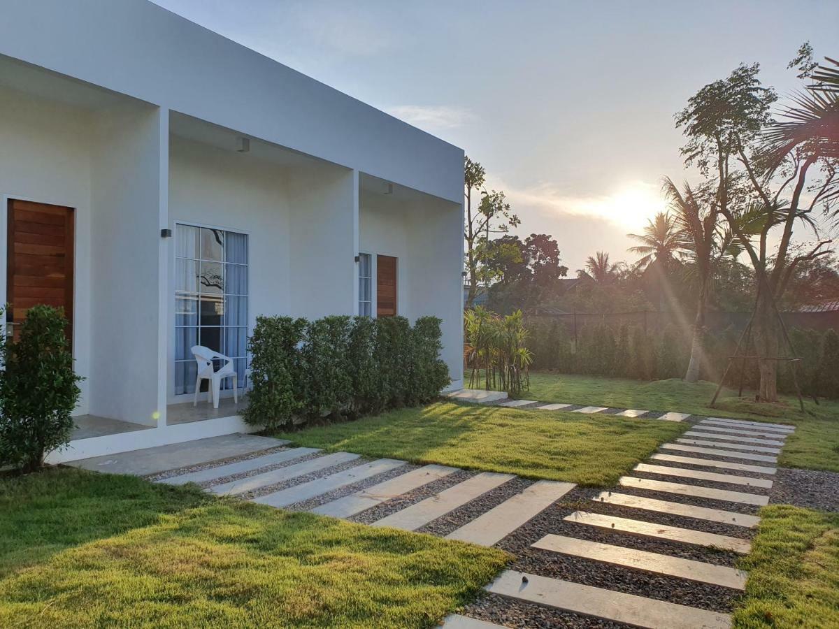MEET Boutique Resort Surat Thani Extérieur photo
